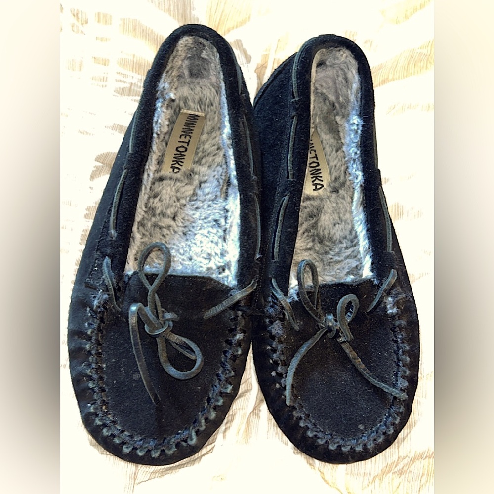 Minnetonka black moccasins- slides slip on shoes women's 9